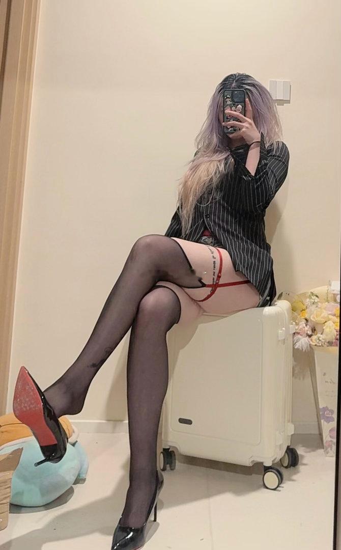仅剩的红底诗婉silkivate