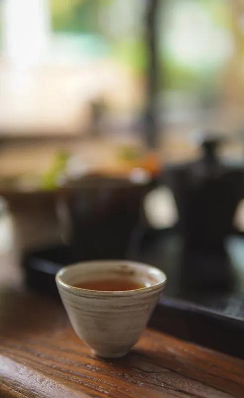 每天清茶淡饭，不过分饱腹，再坚持锻炼，这生活方式太赞了。就像预防三高，得控制饮食