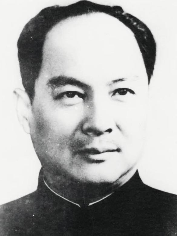 1935年，他被开除党籍，戴着手铐走完长征，开国大典前，毛主席问他：“你为何不来