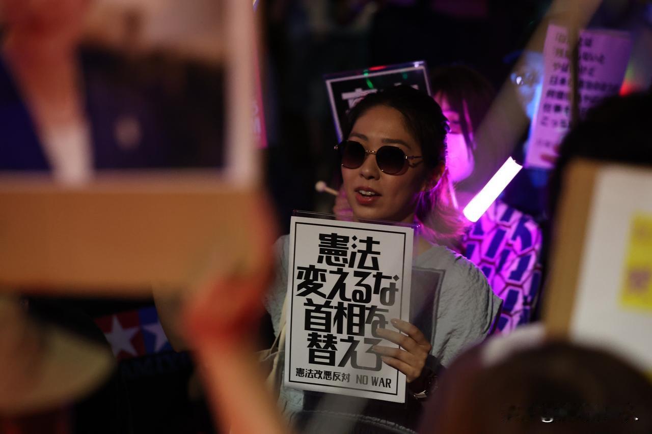 爱豆型首相，翻车了！高市早苗上任以来，开放杀伤性武器出口、加速修宪扩军、成立国家