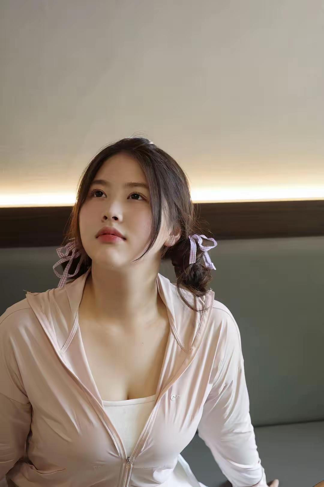 今日的美好，就像一首悠扬的小曲，在生活里轻轻奏响。早上醒来，阳光透过窗户洒在脸上