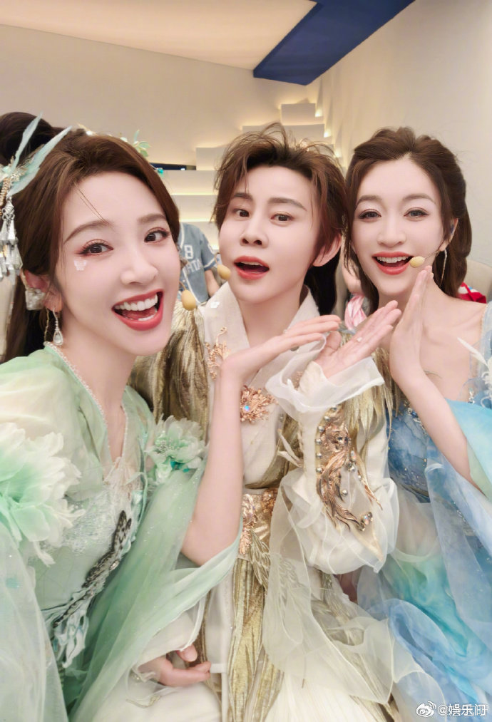 王濛一款引导型队长王濛你是什么神仙队长啊！看到糖糖偷偷哭直接温柔接住，这格局我真