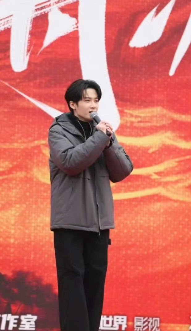 檀健次卢昱晓何不同舟渡开机檀健次卢昱晓何不同舟渡开机 