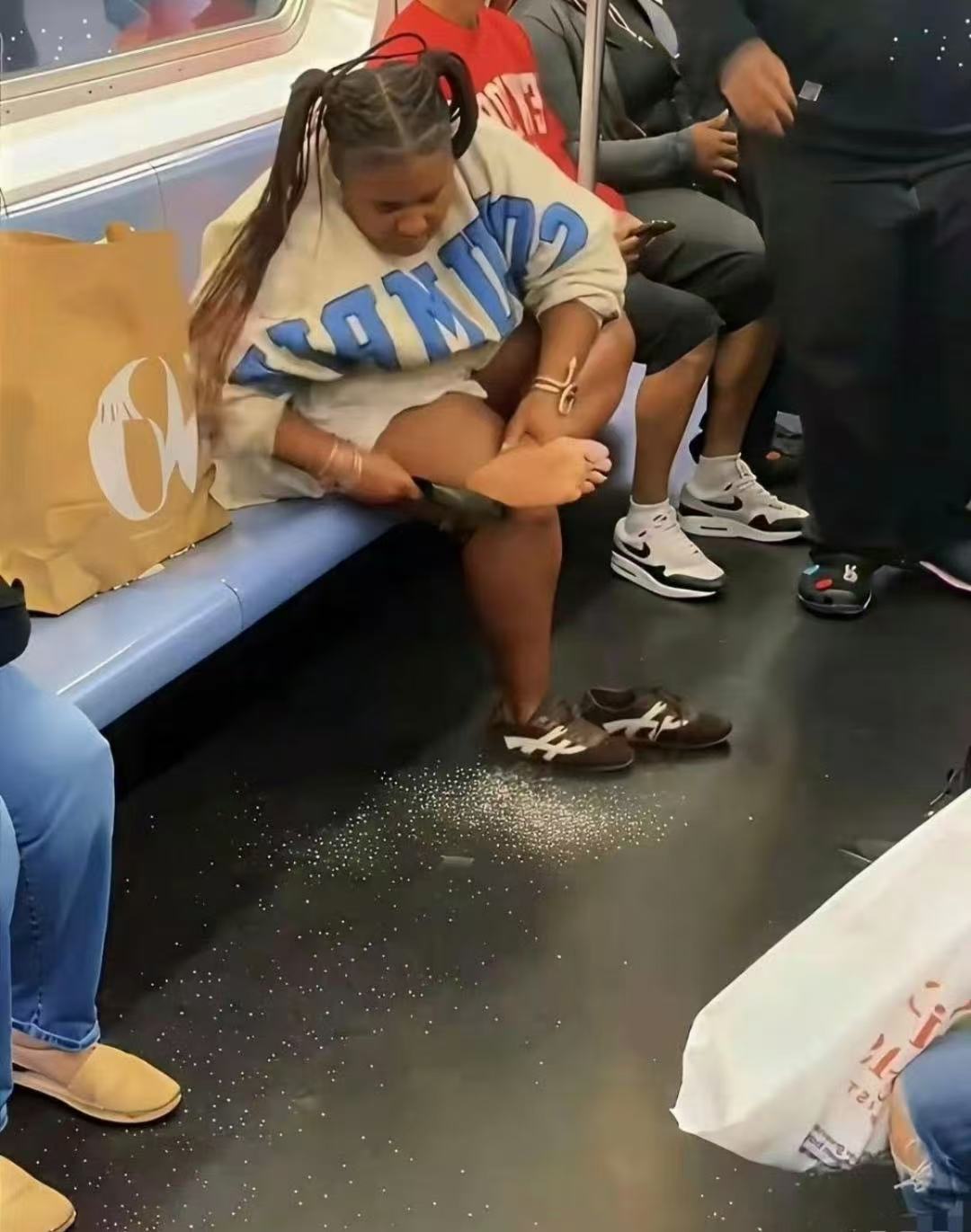 国外地铁真奇葩啊。 