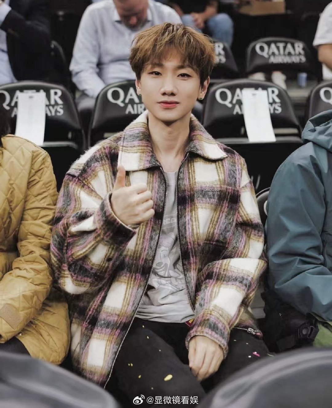 NBA 现场偶遇汪苏泷 谁懂啊！有网友在 NBA 现场偶遇 ，温柔回应镜头的样子