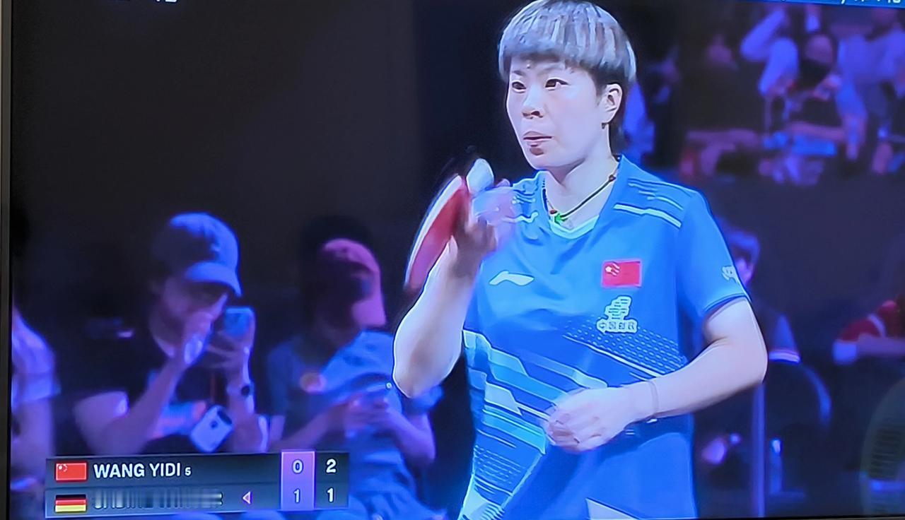 王艺迪让二追3，3比2战胜德国选手莎宾.温特，进入16强！

前两局对手11比4