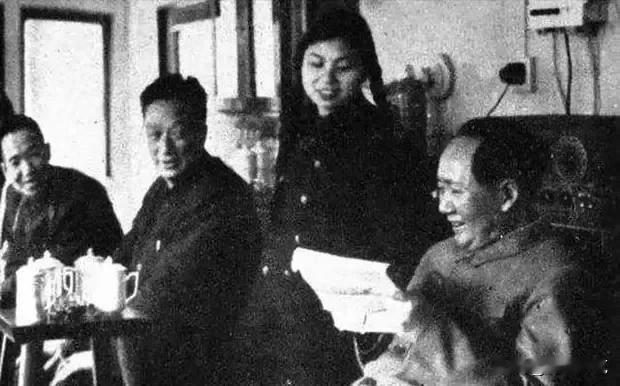 刚刚解放后，第三任南京市委书记唐亮调离后，柯庆施接任南京市委书记。他主要做行政工