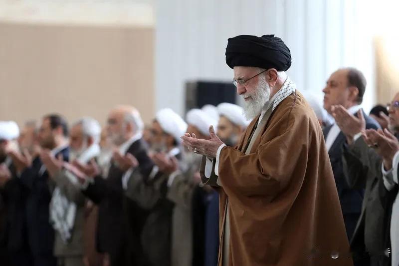 美计划刺杀哈梅内伊这事儿可太疯狂了。之前特朗普还否决过以色列提出的这个计划，而以