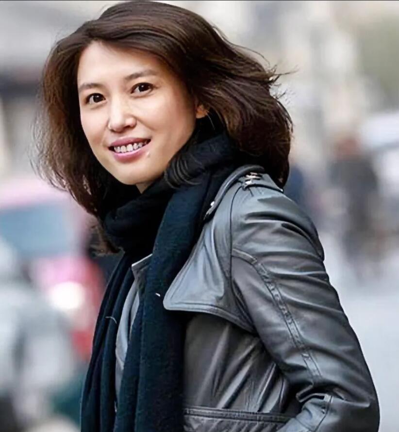 这位美女绝对是主持人里的佼佼者，就算是马凡舒和龙洋来了也没有她主持的那么生动有亲