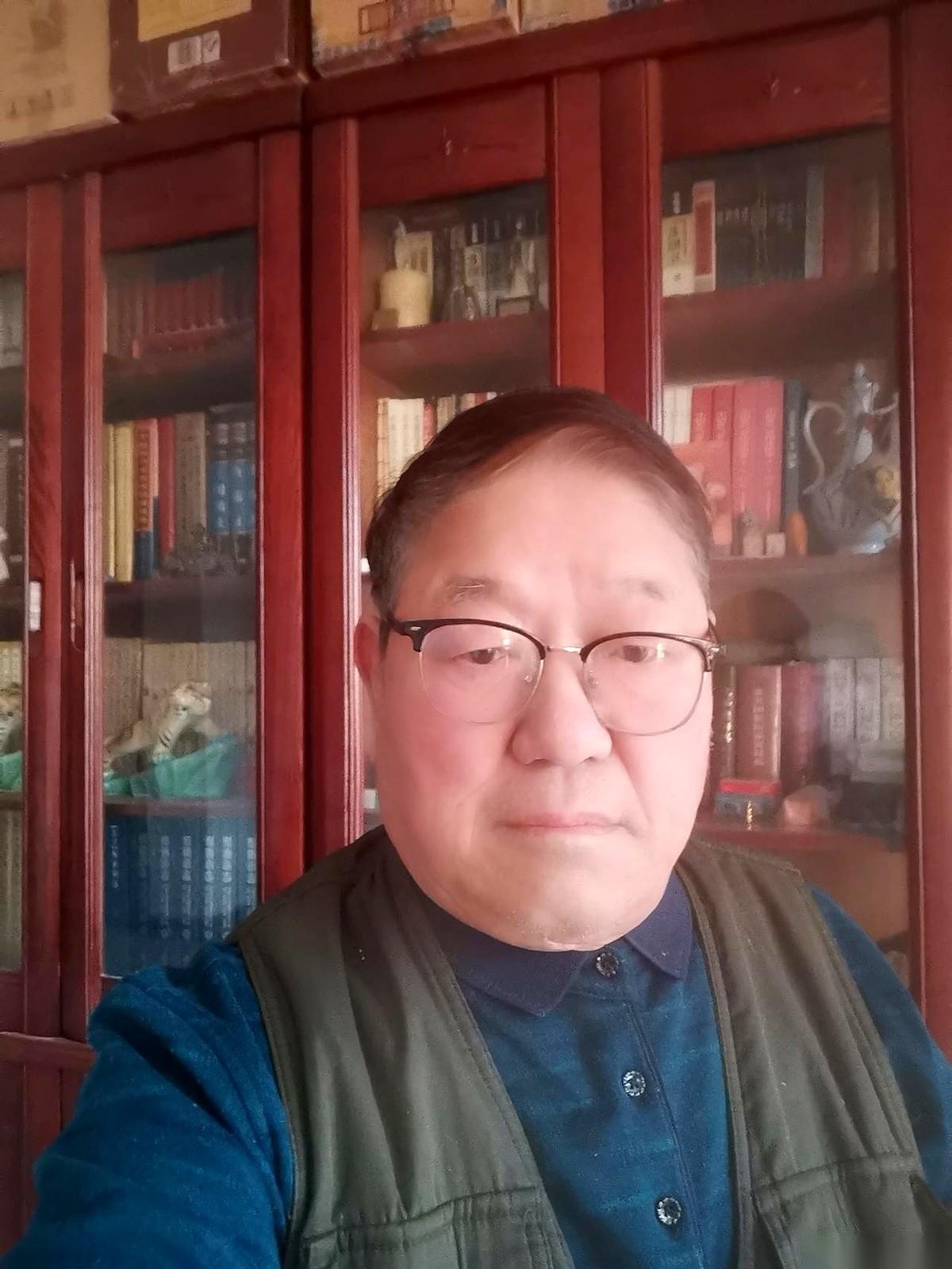 我跟你讲，现在敢直接用“金文”写字的人，有一个算一个，都是狠人。
不是那种描红模