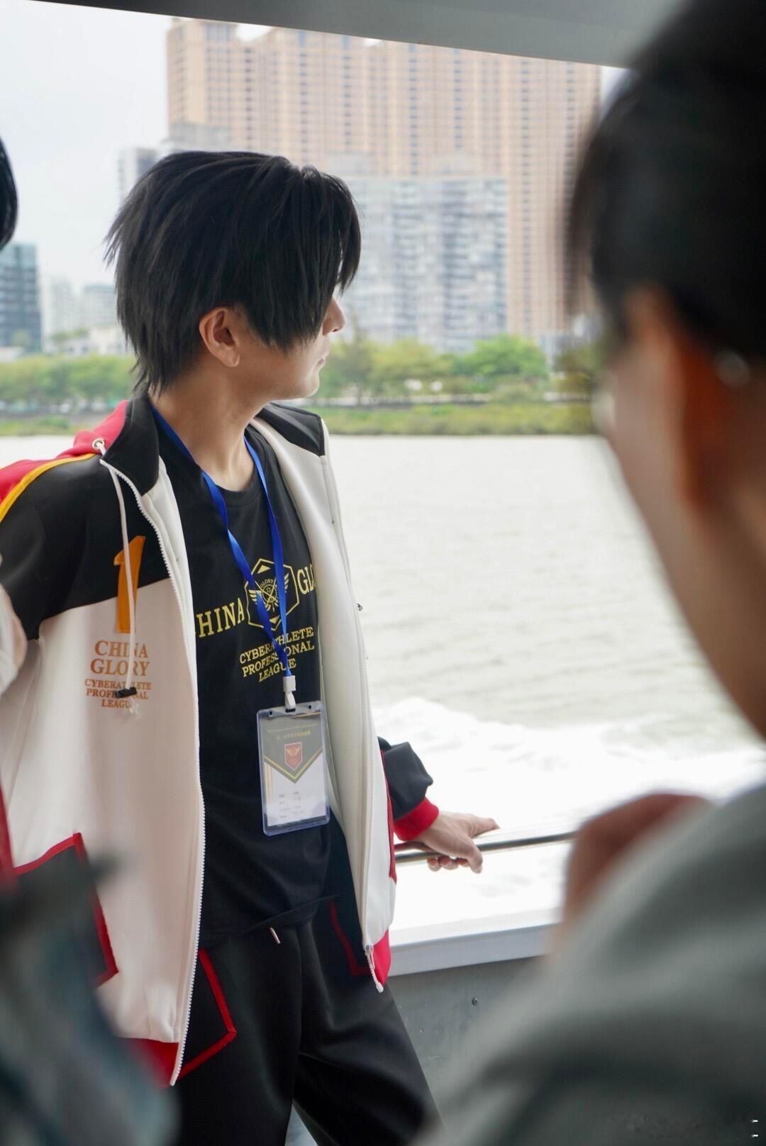 网友澳门偶遇叶修了一次偶遇，一生难忘！澳门街头邂逅叶修，巡游现场温柔满分，打破次