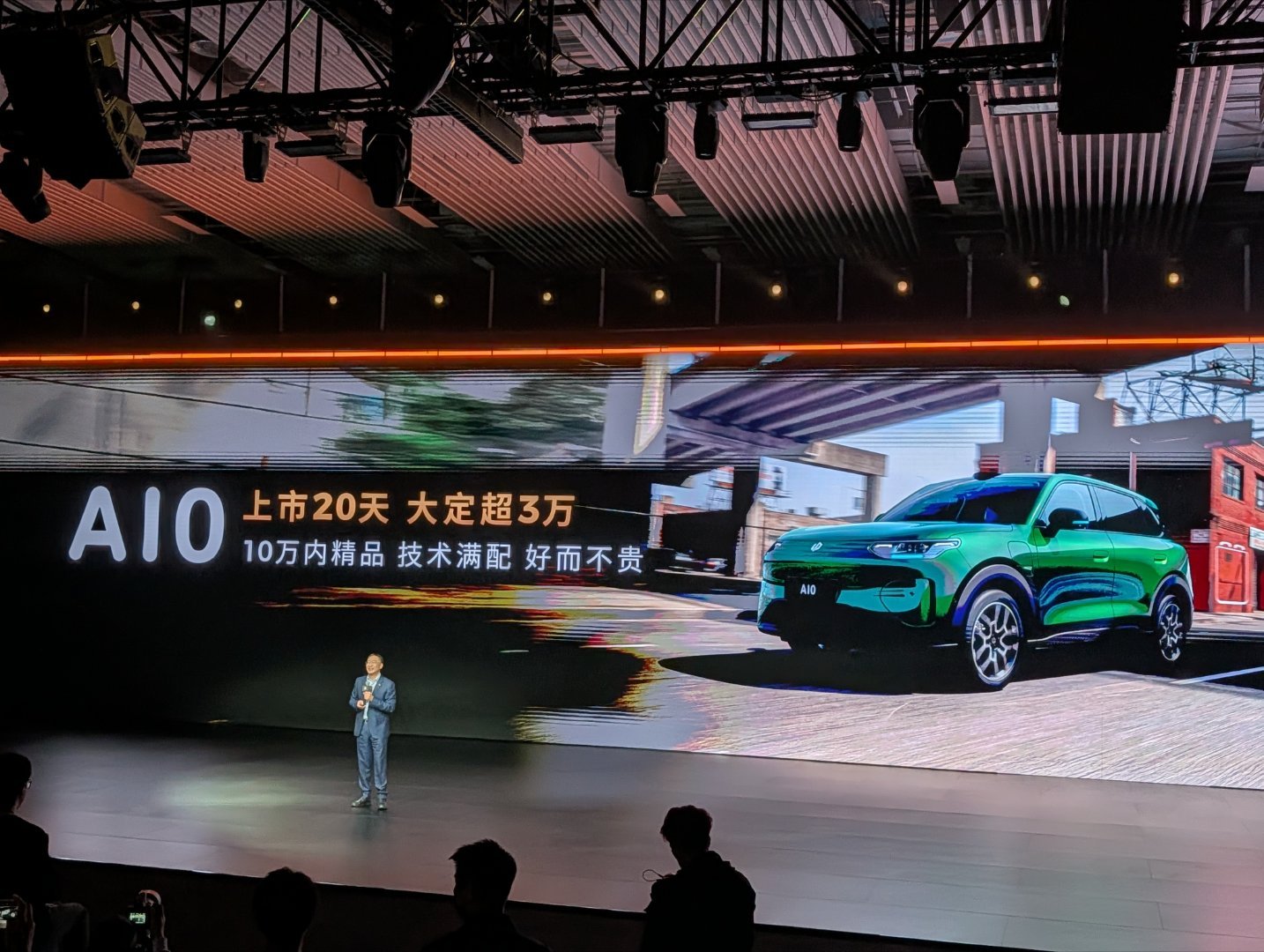 零跑A10，20天大定3万台，「零跑有史以来大定最好的车」。40%以上A10大定