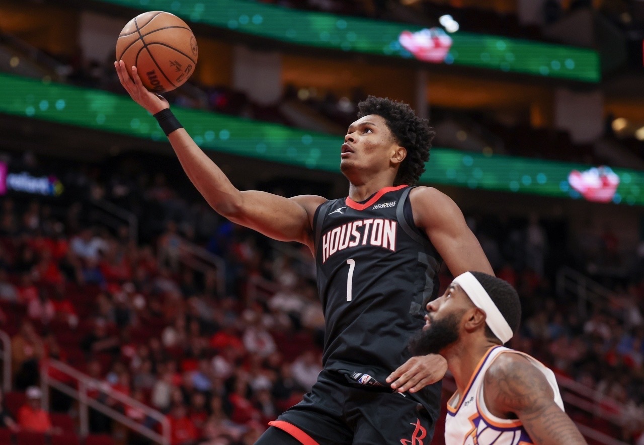 火箭阿门汤普森续约合同NBA火箭媒体人：阿门续约均薪预计3500-4000万，开
