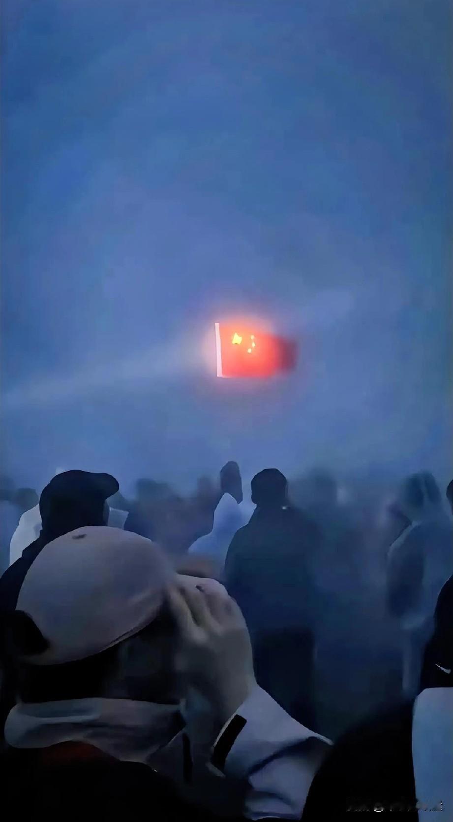 认怂就是认怂，
别拿格局当遮羞布，
这玩意儿最容易麻痹人的心智

别拿“格局”当