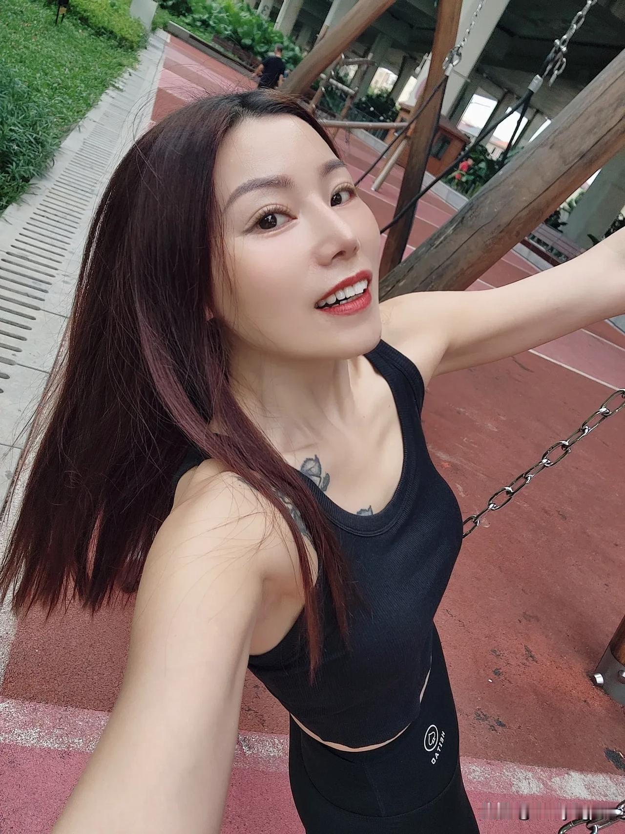 运动让我更快乐！保持身材 见人不如健身 运动自律多巴胺 辣妹运动look
