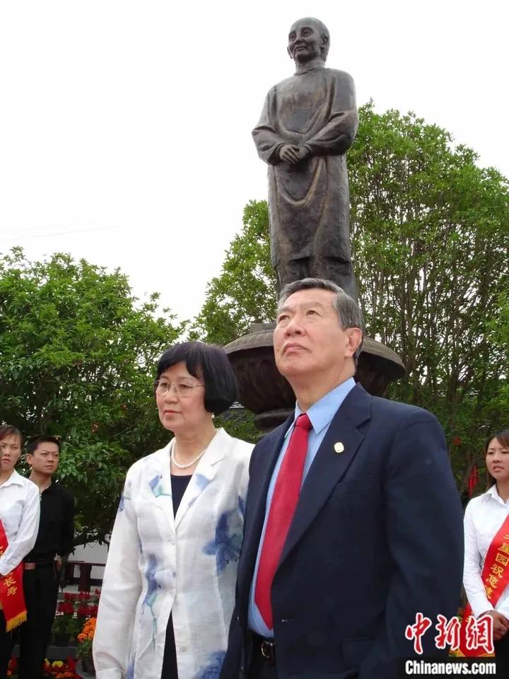 2005年，李昌钰回到故乡江苏省如皋市，为其已故的母亲、旅美百岁华裔李王岸佛女士