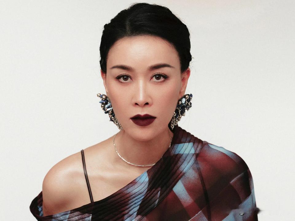 6月20日，芒果台综艺《花儿与少年7》常驻嘉宾名单正式确定，他们分别是那英、陈数