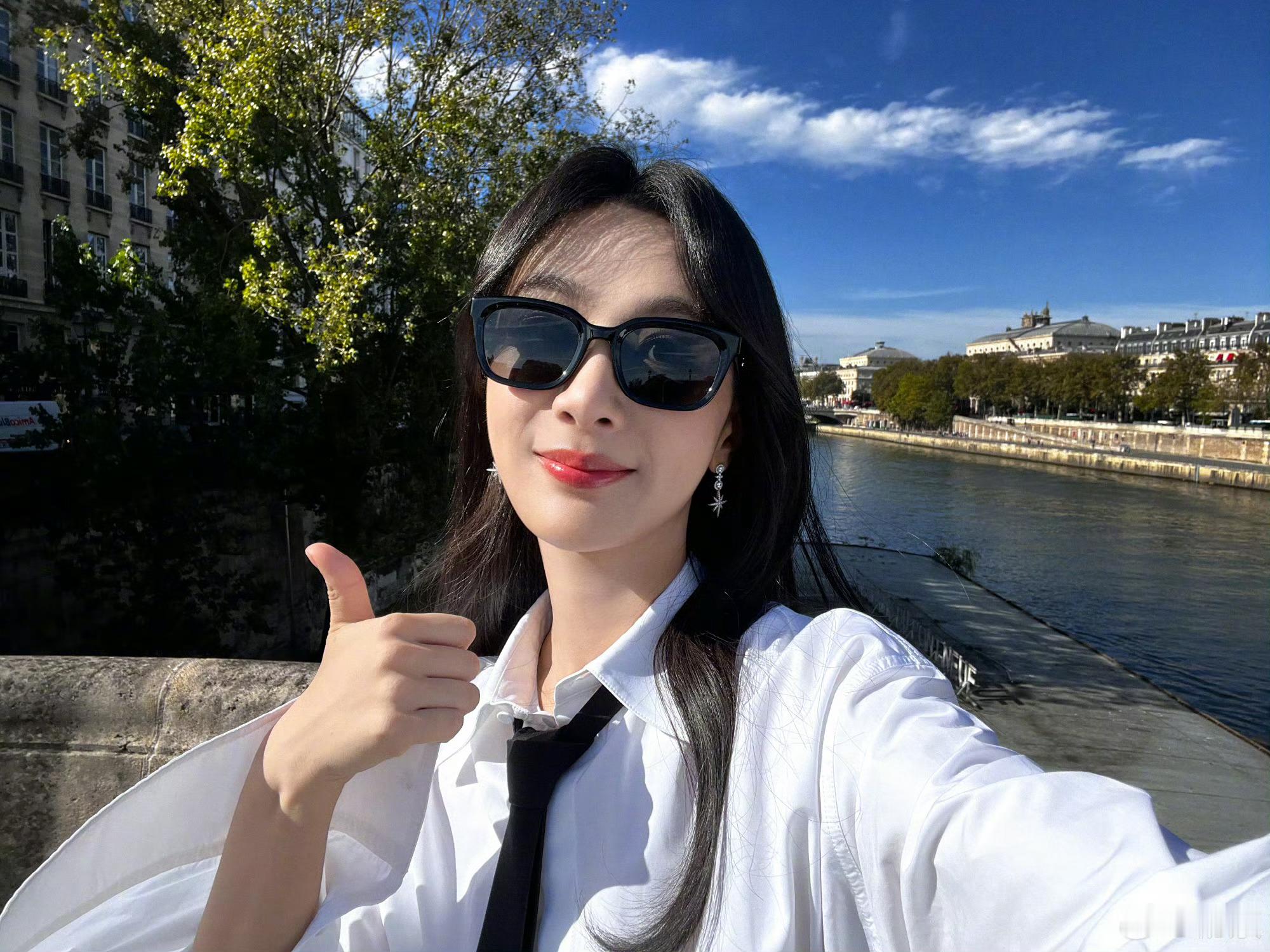 [心]#杨紫黄瀛子# 一个人去看星空，单枪匹马满怀希望​​​