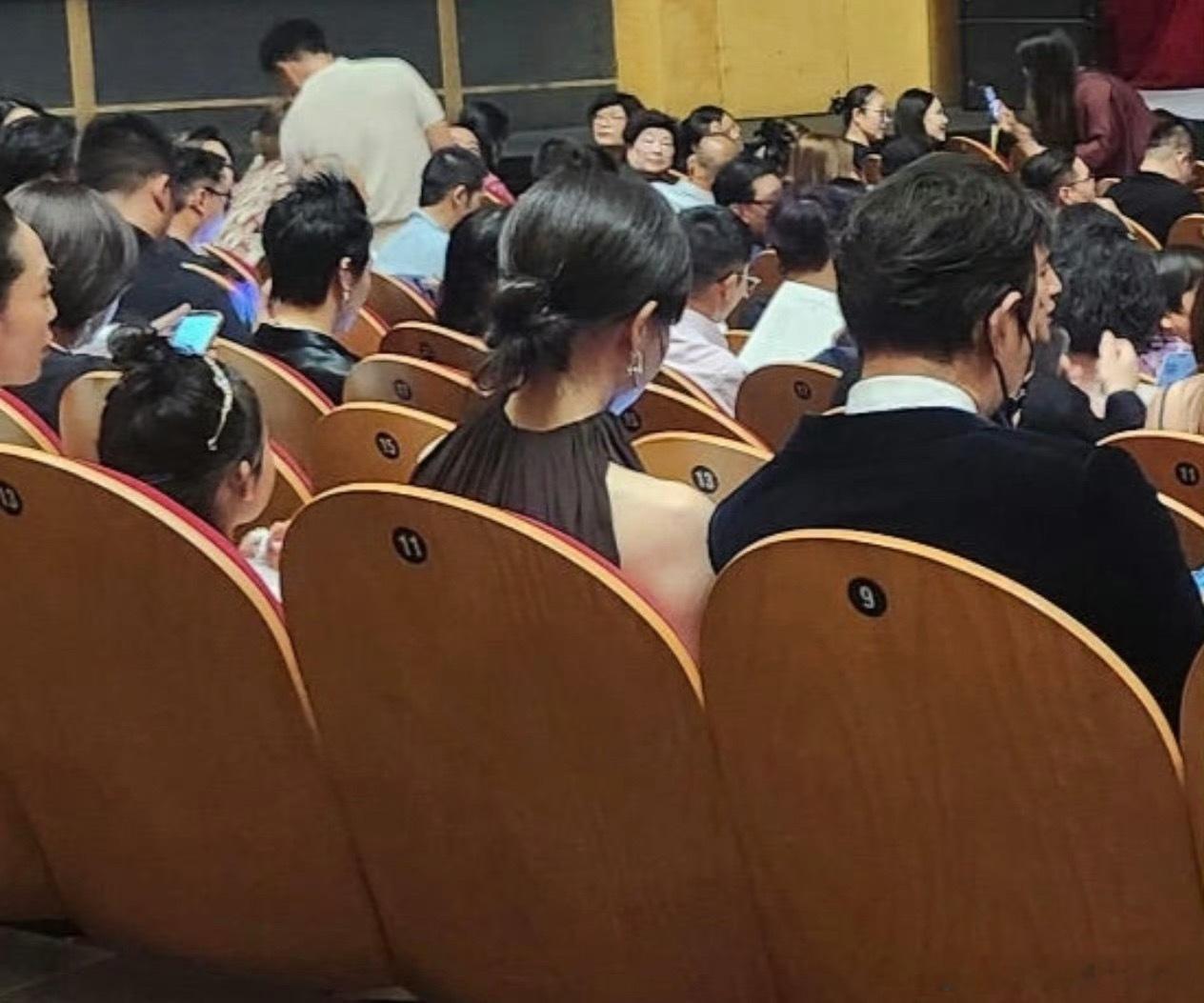 曝唐嫣罗晋经常一起参加女儿活动网友称唐嫣罗晋私下相处很恩爱 唐嫣罗晋合体陪娃，曝