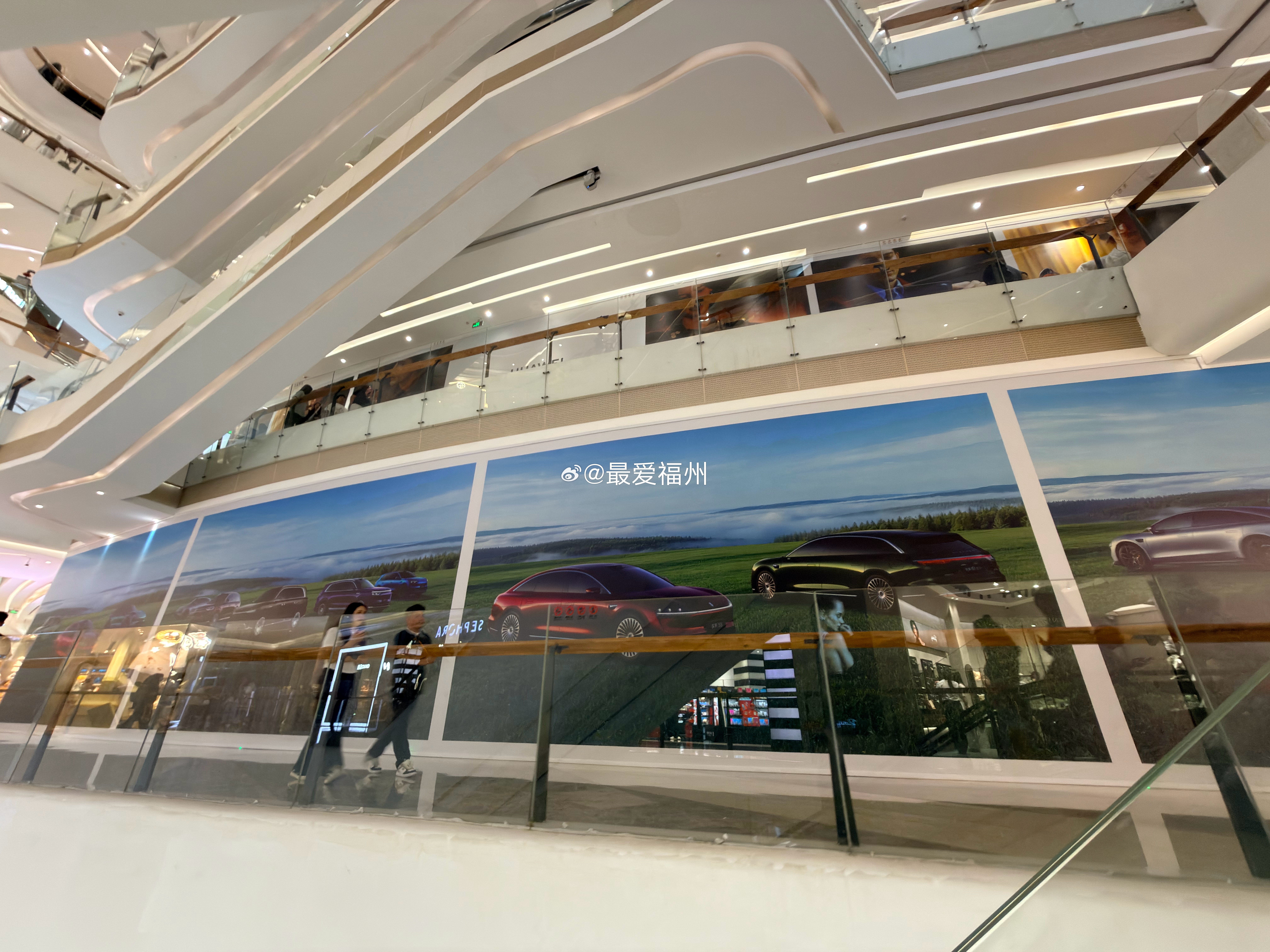 福州泰禾广场一楼“加速变身”新能源汽车展厅 