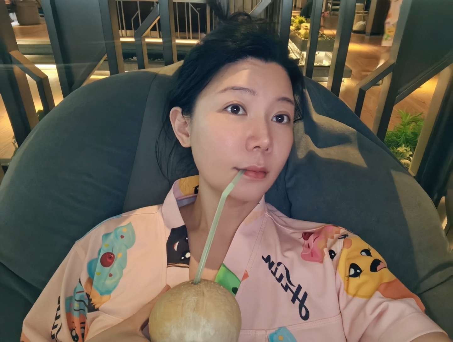 泡完澡感觉好了一丢丢明天一早飞广州拍新车希望明天脖子就不疼了大家有什么偏方吗？