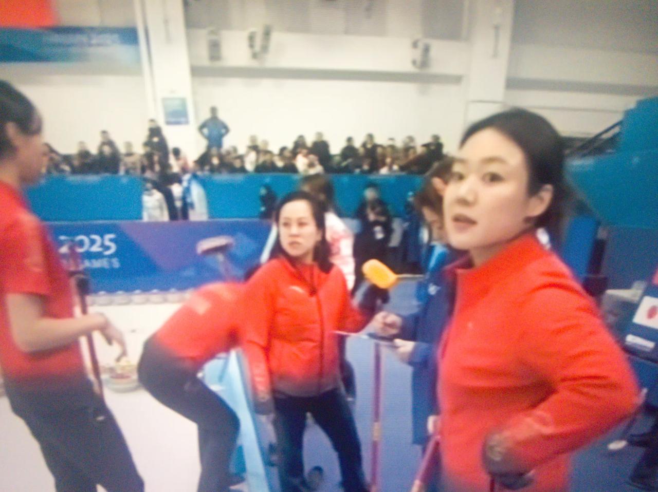中国女子冰壶队5比2战胜日本队，在刚结束的亚冬会女子冰壶半决赛中，中国队再次战胜