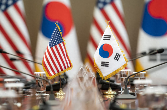 韩国民调现转折，超半数受访者首次对美国说“不”。55%的负面评价较去年骤增16个