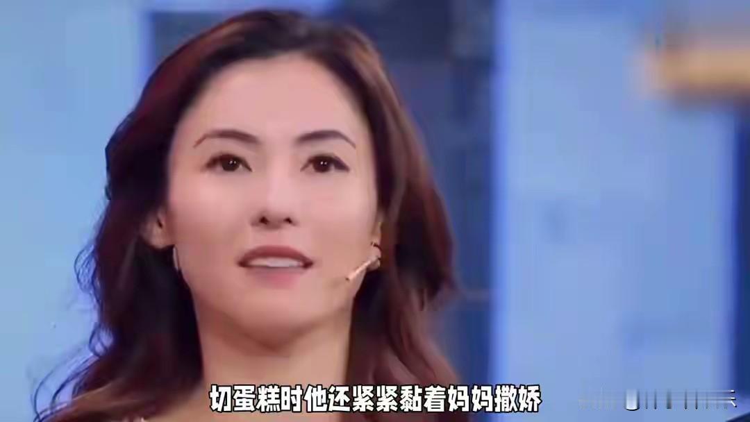 时光匆匆，曾经在娱乐圈备受瞩目的张柏芝和谢霆锋，他们的爱情故事虽已成为过去，但他