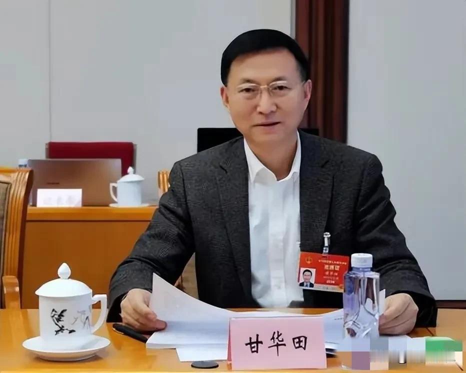 两会议案，有一个委员火了，他叫甘华田：他大胆提议：女性可带薪育产假2年，这一议案