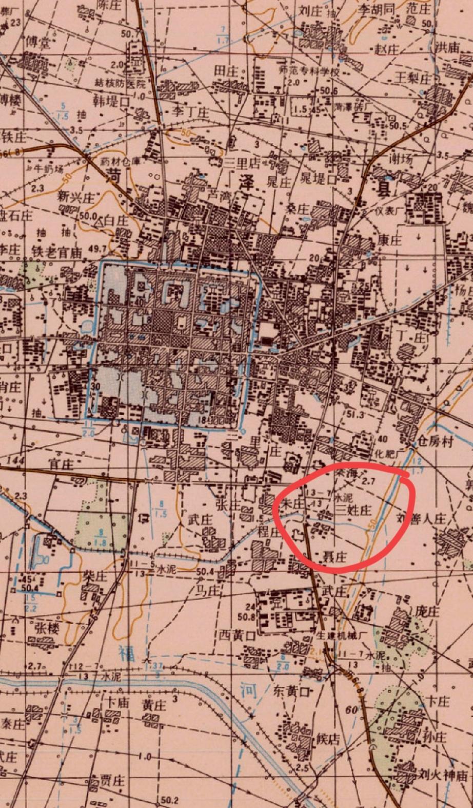 牡丹区三姓庄

位于城东南1.5公里，临（清）商（丘）公路东侧。村呈方形，东西街