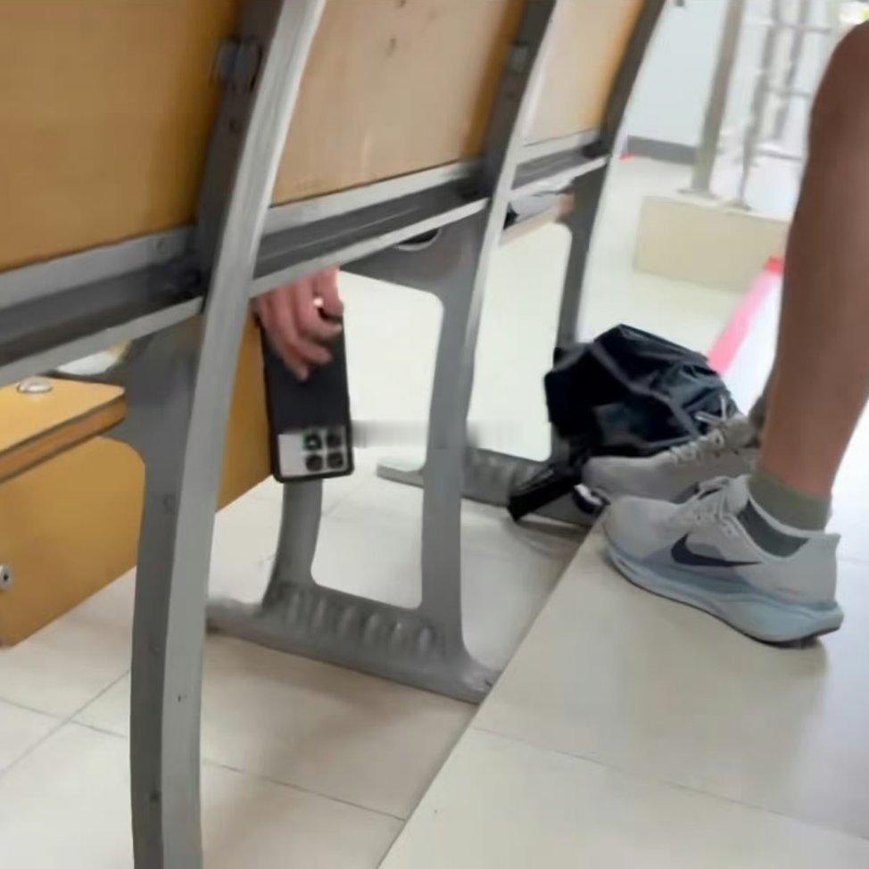 这太恶心了吧…上学学了个寂寞啊？这是大学生该干的出来的事儿么？太猥琐了，看了原视