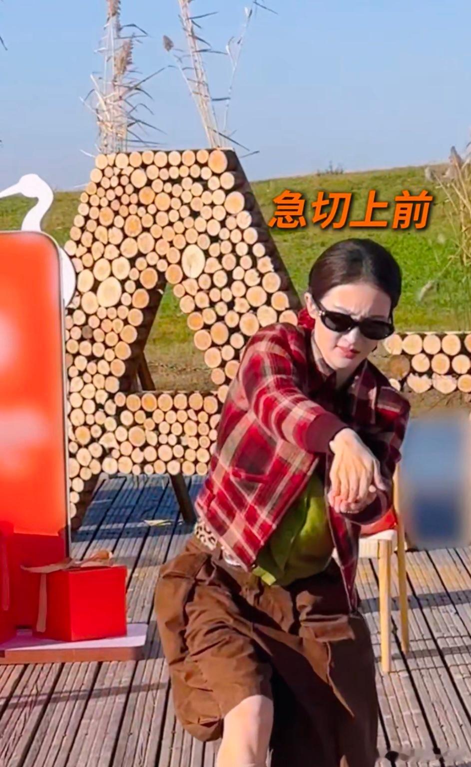 金晨明明可以跳很好但非要逗我笑 谁懂啊！本来看金晨跳舞是为了看惊艳舞台，结果被她