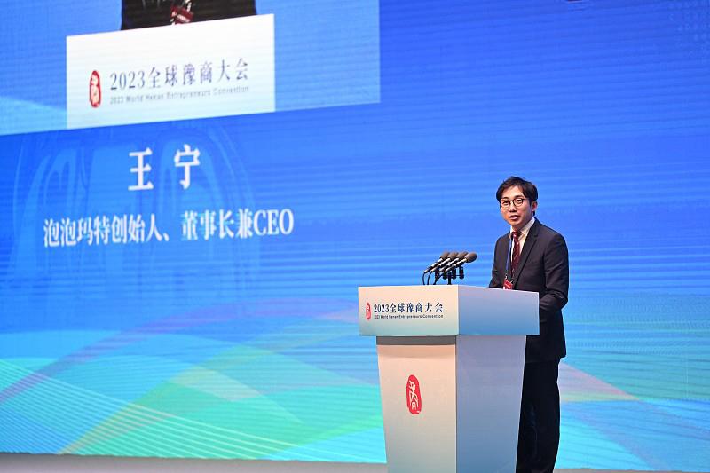 泡泡玛特王宁：没有故事反而更好。
为什么这么说？
因为泡泡玛特的IP就是没有故事