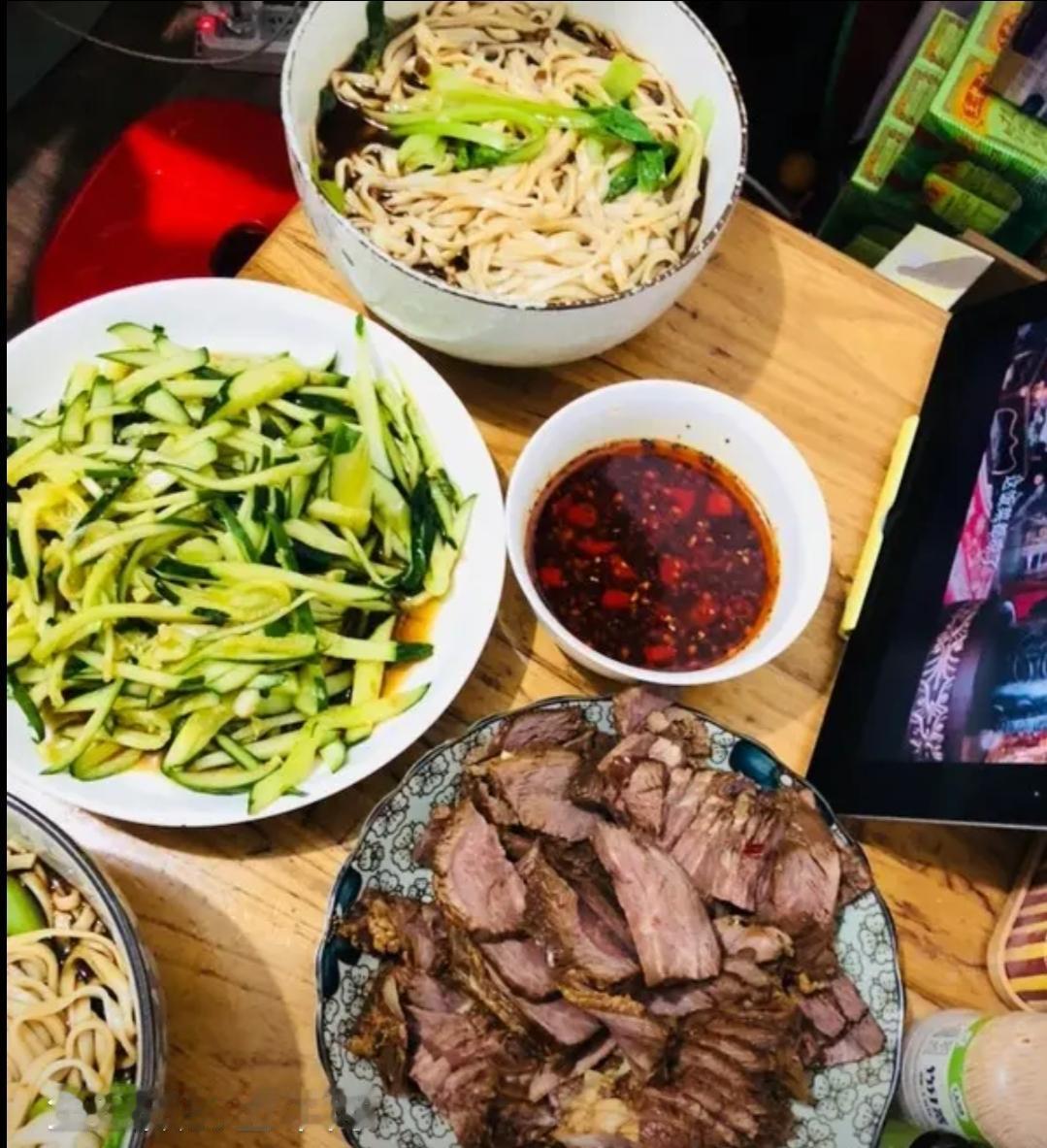 女儿催退休的我去上海带娃，饭桌上女婿突然开口：妈，丑话说在前

我叫李秀兰，五十