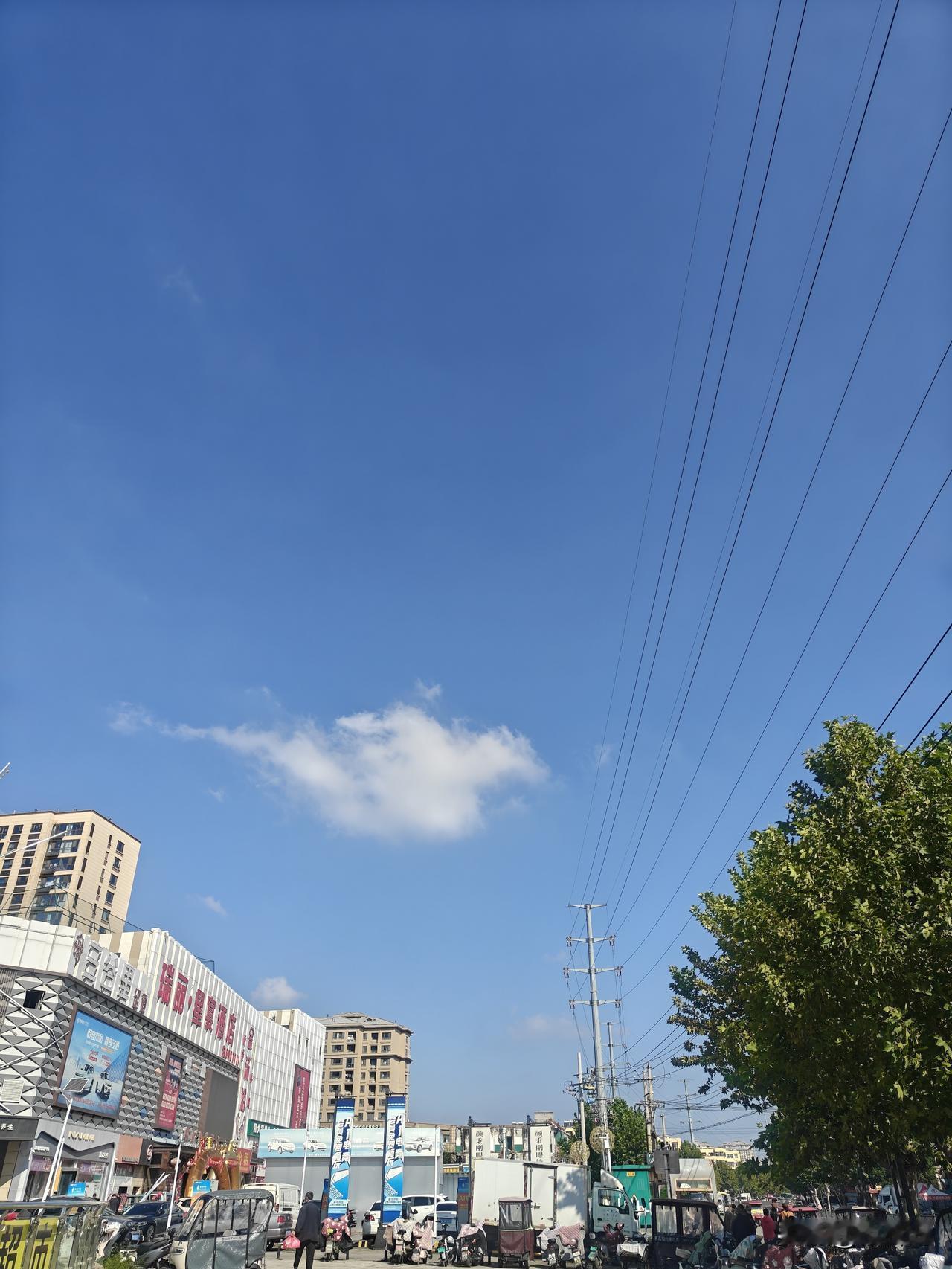 这到底多久没见蓝天白云阳光了，
忍不住多拍几张了。