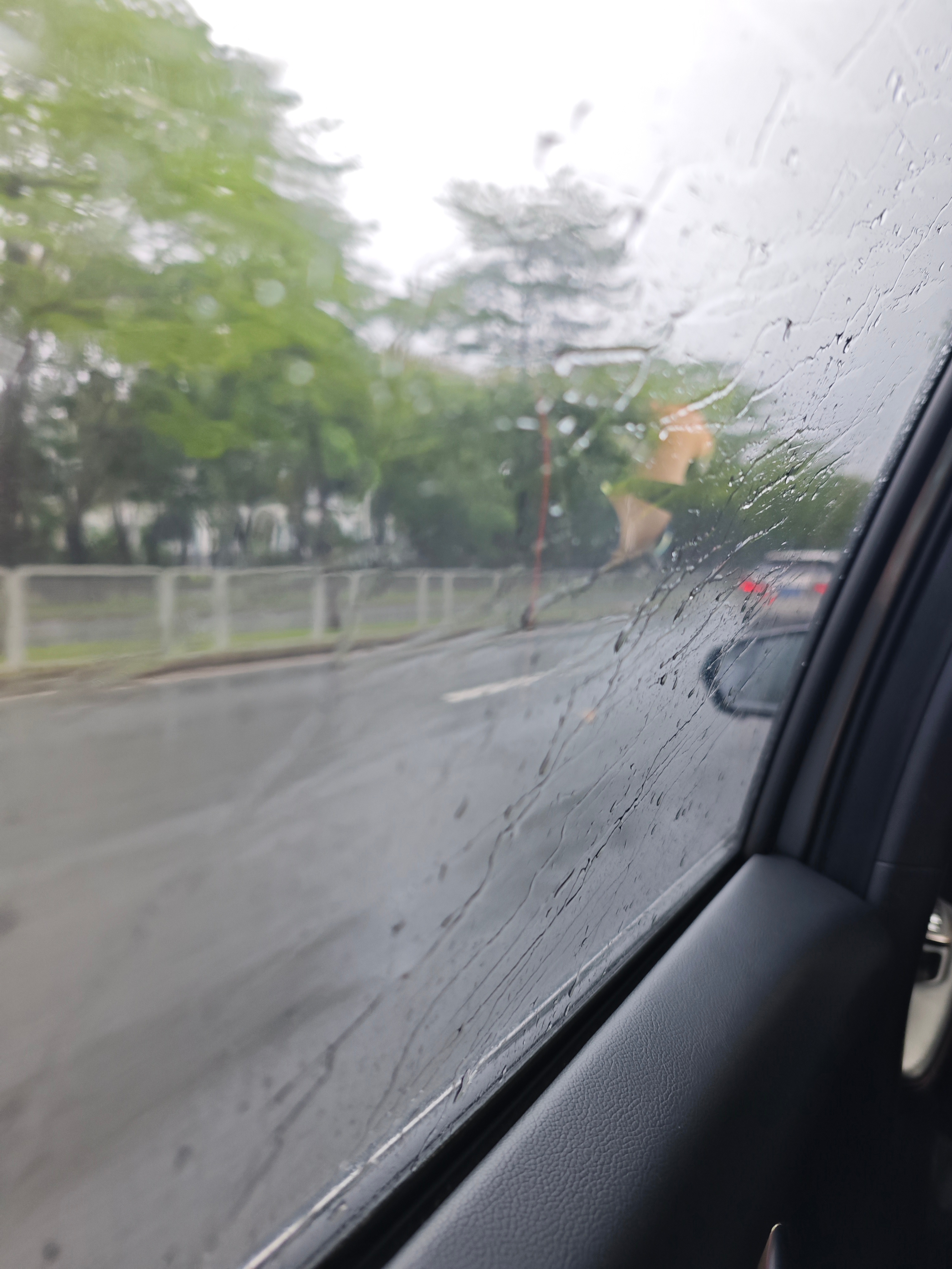 好大的雨啊，就像我对仙那度的不舍