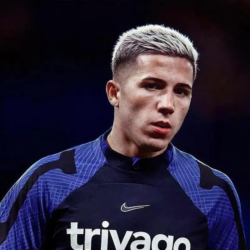 曼联3-0干翻桑德兰，真不是运气，是实打实的降维打击。
射门16比6，控球六成三