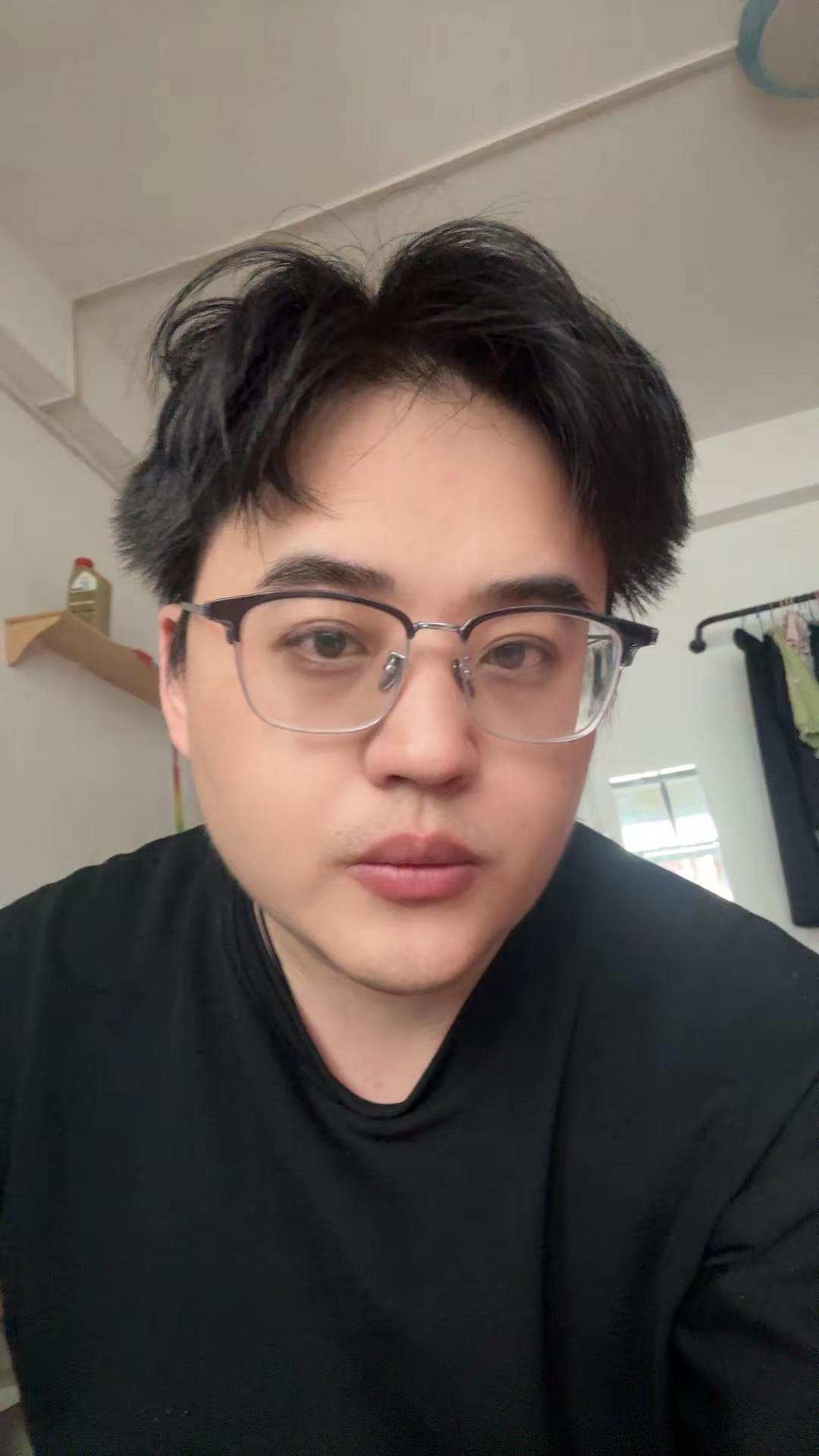 我谁也不信，我只相信自己眼睛和自己想法！普通人的真心话 男生三十岁现状  人慢慢