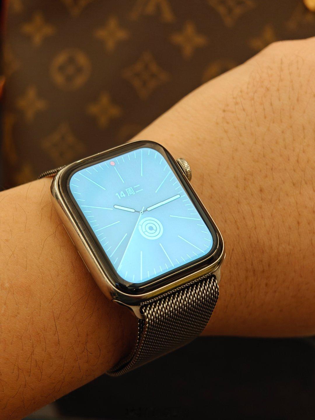 在期待今年新款 Apple Watch 会有大变化。最好是看得出，也用得到的大变