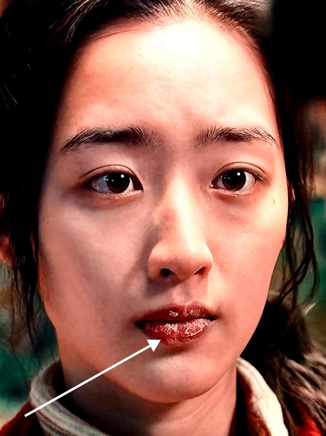 《方圆八百米》：松格的干裂嘴唇

最近在追《方圆八百米》，一开始就觉得有点奇怪，