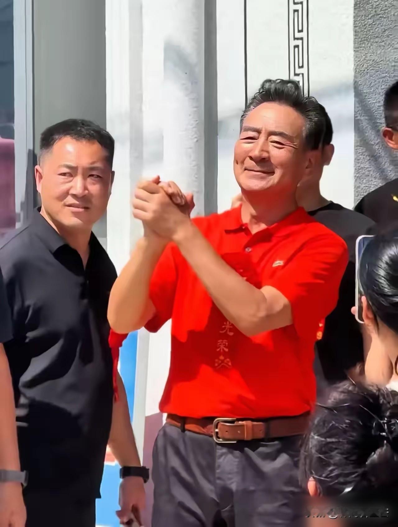 演员寇振海是电视照进生活，不管是现实还是电视中都有争气的儿子啊。

《情深深雨蒙