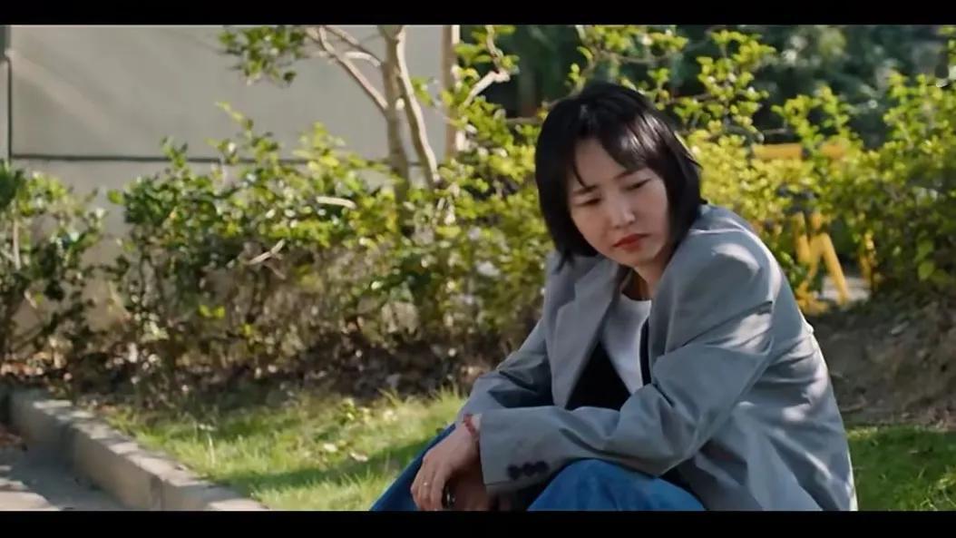 《好团圆》大姐向前，四面楚歌，压力山大。既要牵挂照顾好父母，又要关照两个闹腾的妹