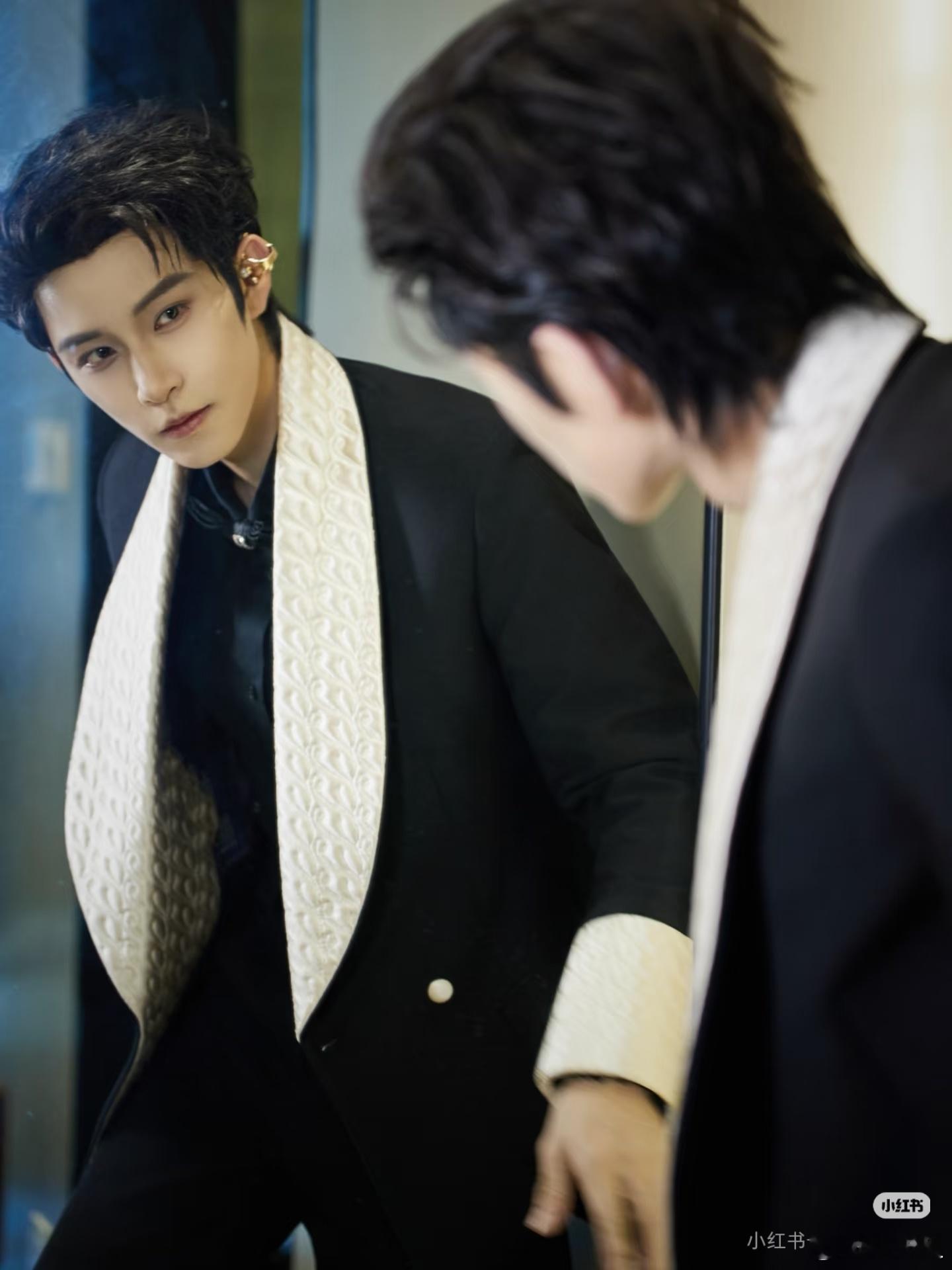 说实话，我这两天的心绪有点类似于2022年的状况。有点冲击，有点焦虑，又让自己尽