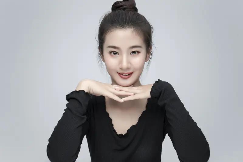 终于理解宗馥莉为啥不结婚了？不是没人馋她身子，也不是她不喜欢男人，而是王暖暖的事