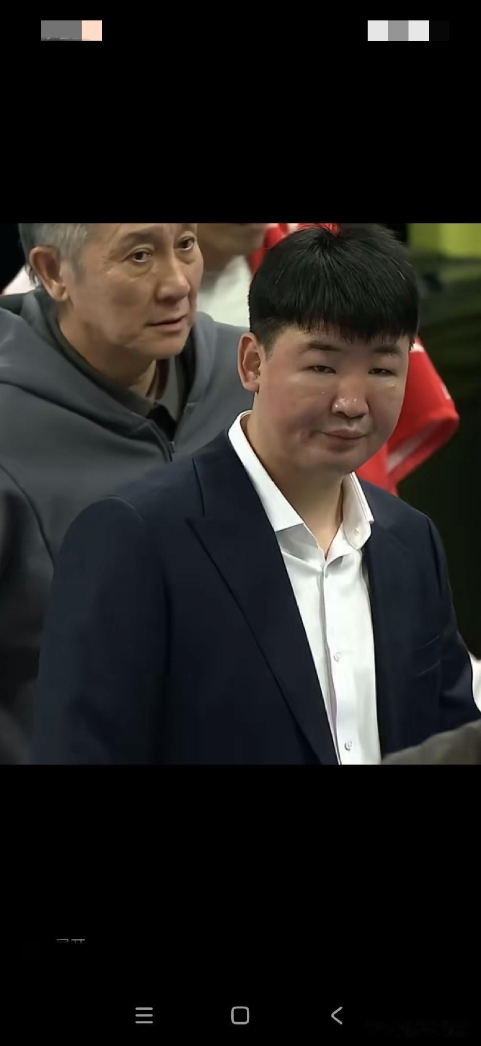 同样是CBA头牌教练，同样是王牌球队，前两轮同样都取得胜利，李楠带领北京首钢不手