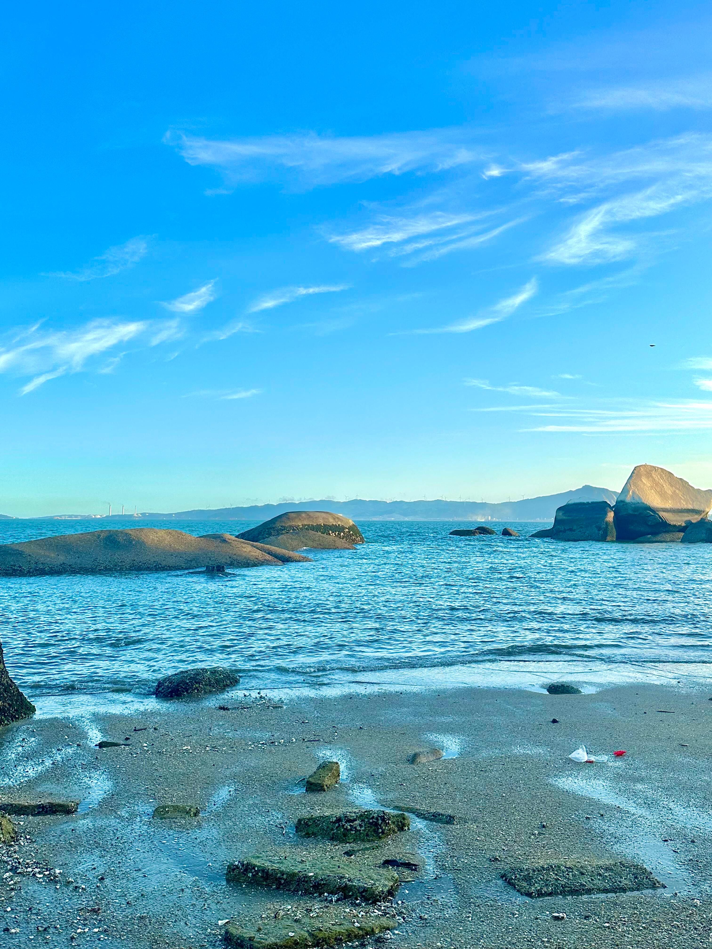 给人生一片厦门海厦门海边，晴空万里有蓝白之美，有自己的清新靓丽文艺与浪漫。避开“