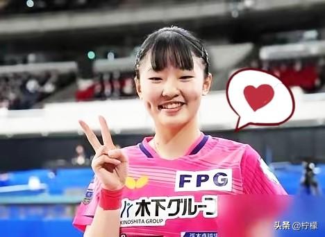 1-0，张本美和吞下乒坛最大惨案。
外界捧她是天才，世界排名前十。可一碰到国乒，