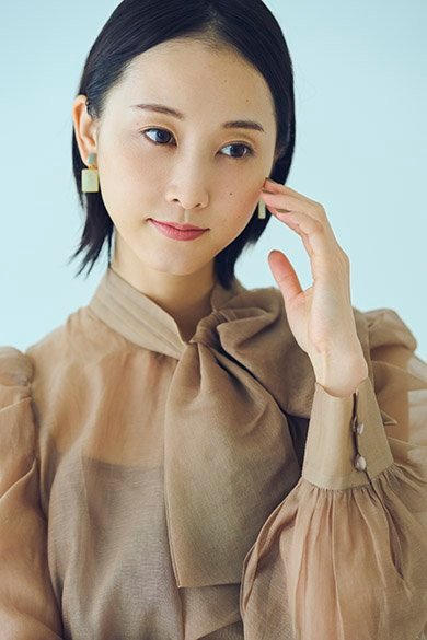 日娱新闻松井玲奈 松井玲奈 日媒《hominis》采访美图。 