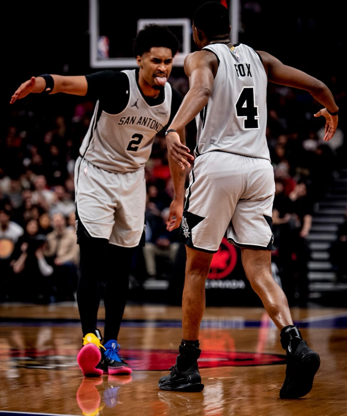 晚安马刺 专注过好当下的每一刻，其它的就让它顺其自然吧。晚安刺蜜明天见晚安心语 