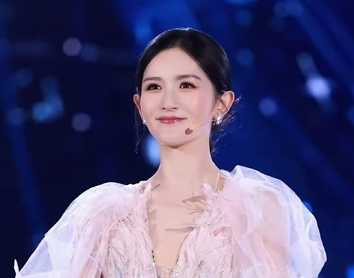 谢娜，太揪心了！谢娜突然在微博发文，连发72个感叹号，字里行间都透露出愤怒之意，